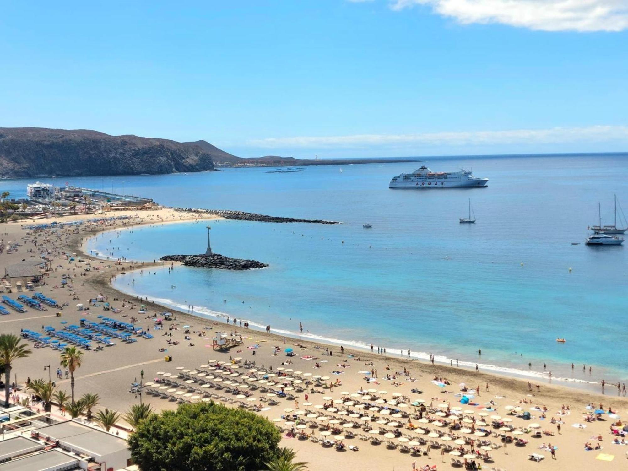 Few Steps From The Beach Hostel In Los Cristianos Арона Екстер'єр фото