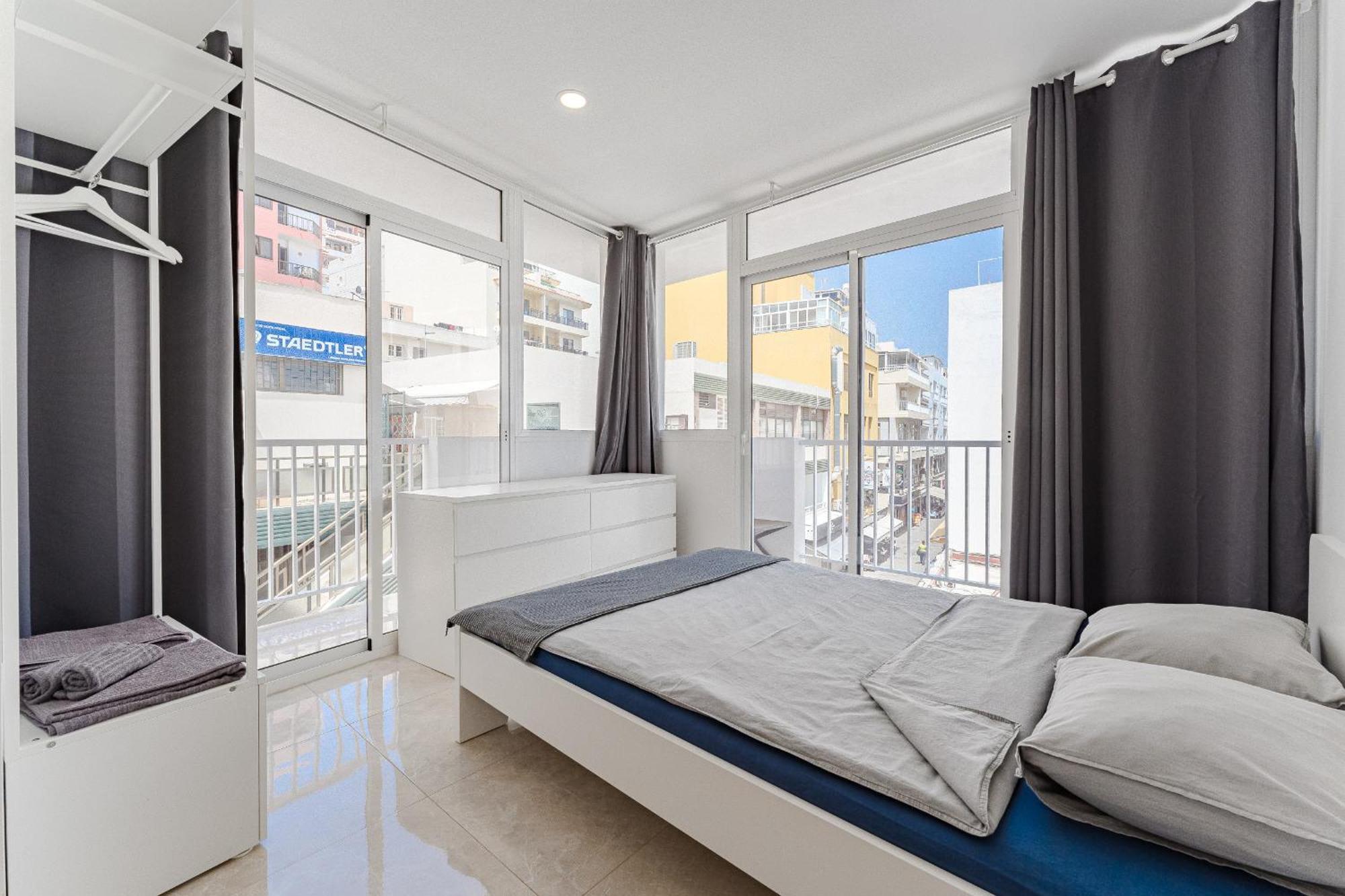 Few Steps From The Beach Hostel In Los Cristianos Арона Екстер'єр фото