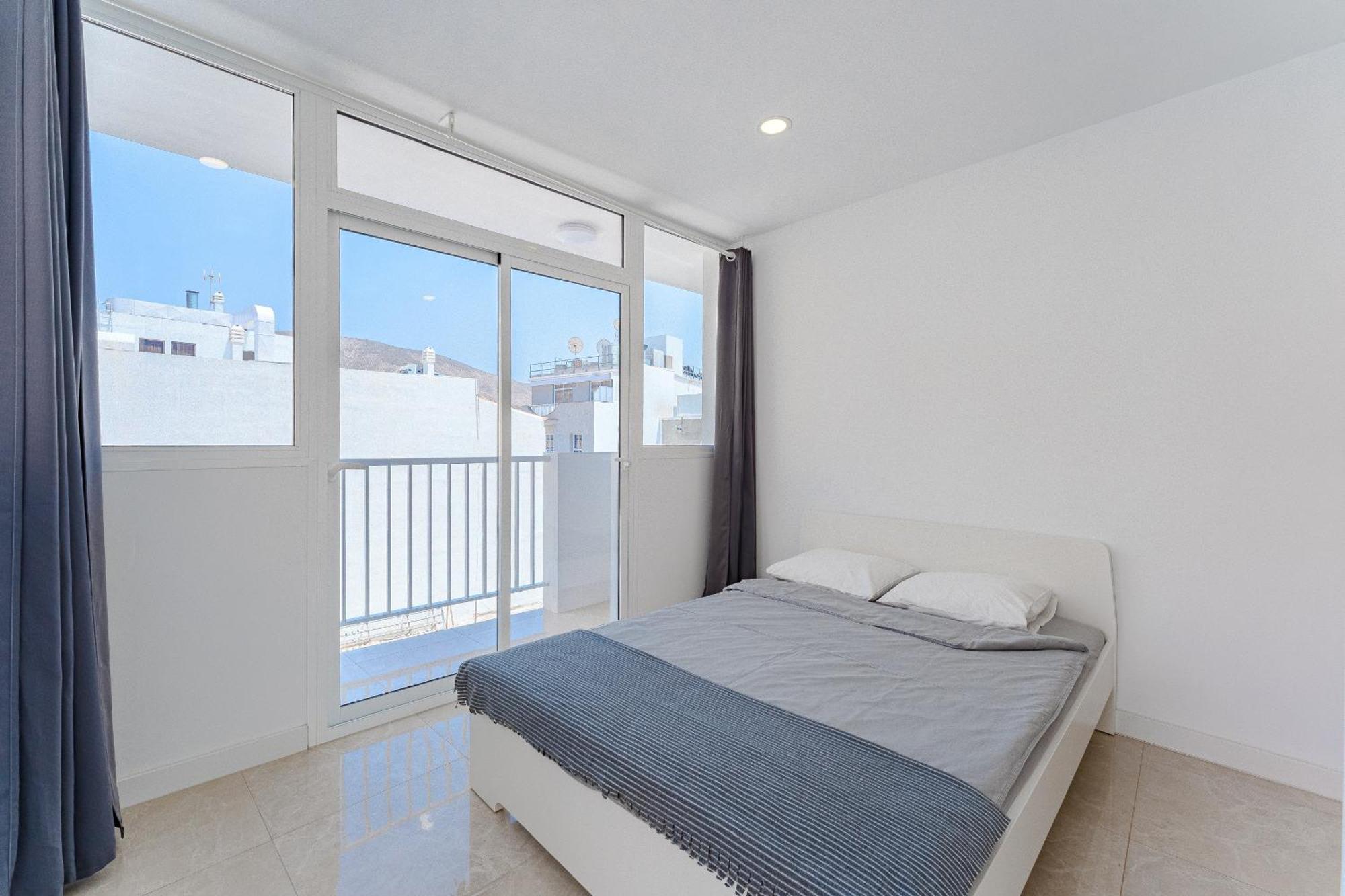 Few Steps From The Beach Hostel In Los Cristianos Арона Екстер'єр фото