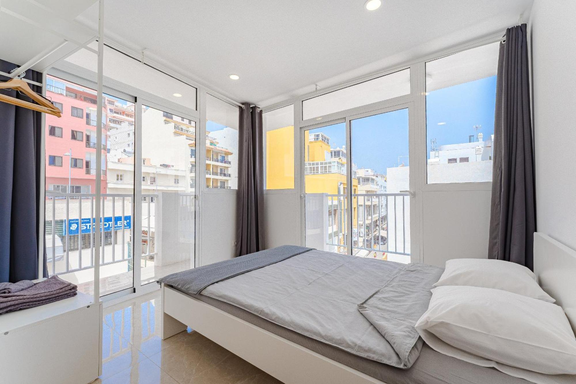 Few Steps From The Beach Hostel In Los Cristianos Арона Екстер'єр фото