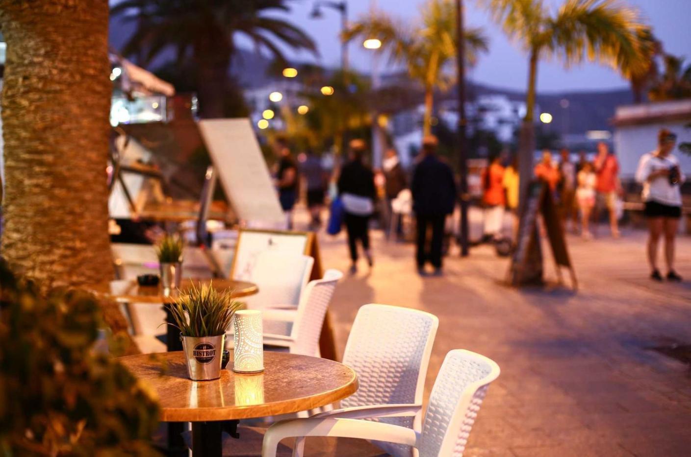 Few Steps From The Beach Hostel In Los Cristianos Арона Екстер'єр фото