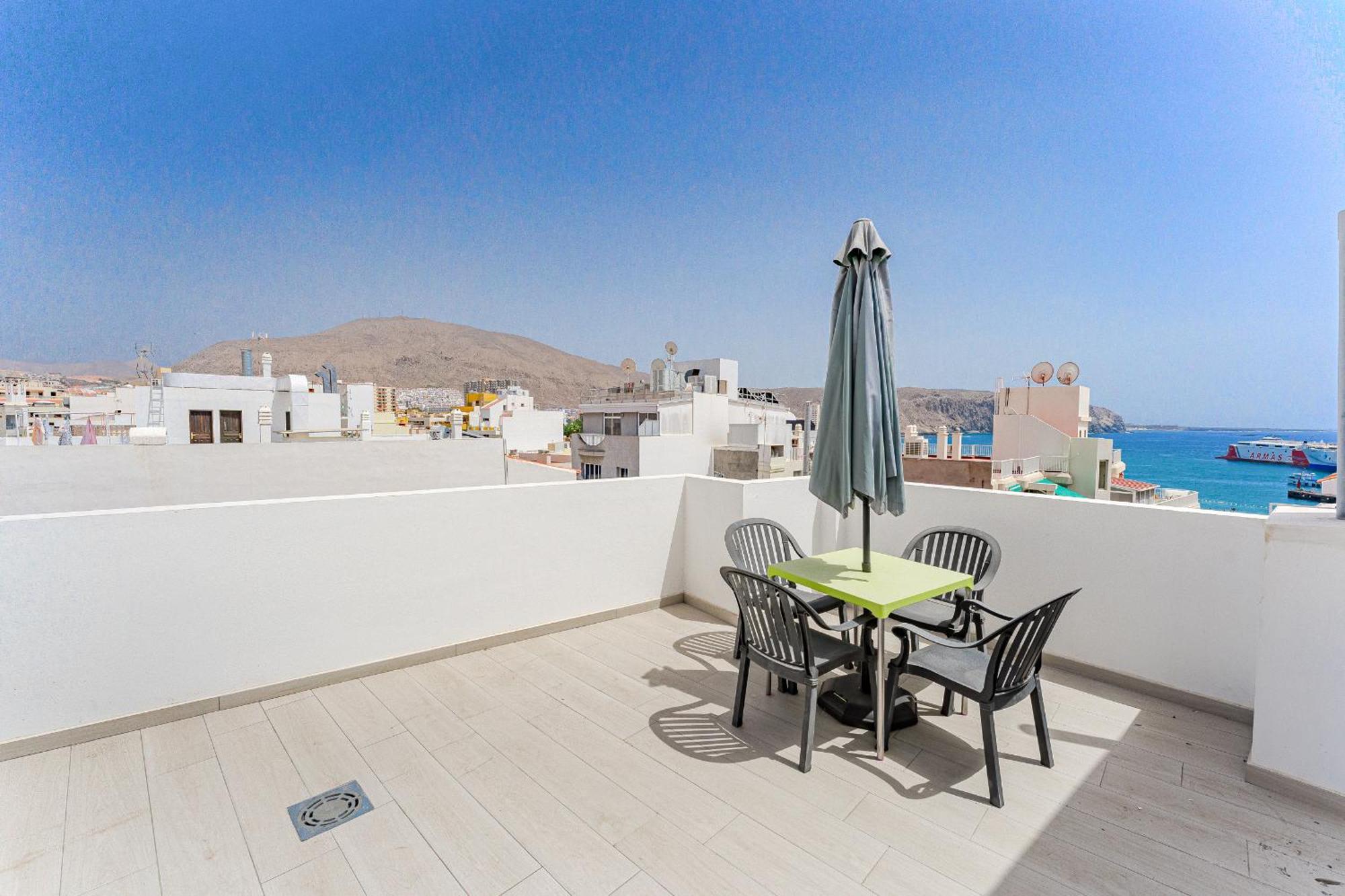 Few Steps From The Beach Hostel In Los Cristianos Арона Екстер'єр фото