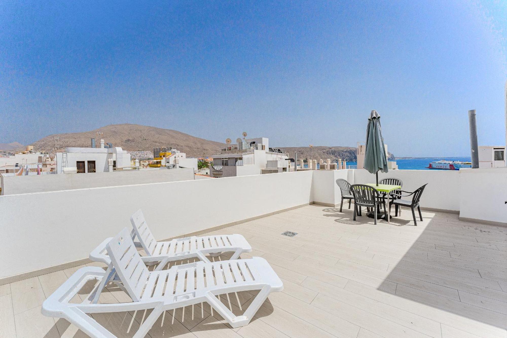Few Steps From The Beach Hostel In Los Cristianos Арона Екстер'єр фото